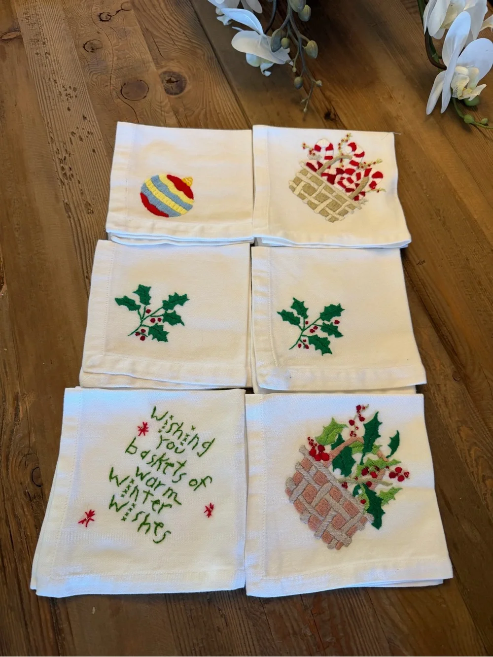 Williams-Sonoma White Embroidered Cotton Cocktail Napkins Christmas Holidays (6)